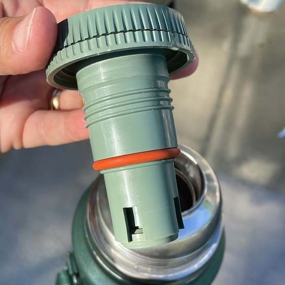 Vintage Stanley Aladdin thermos. Green with handle. Chrome lid and base. Quart - Picture 10 of 16